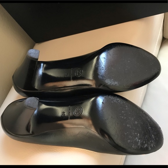 CHANEL BLACK HEELS - Picture 3 of 8